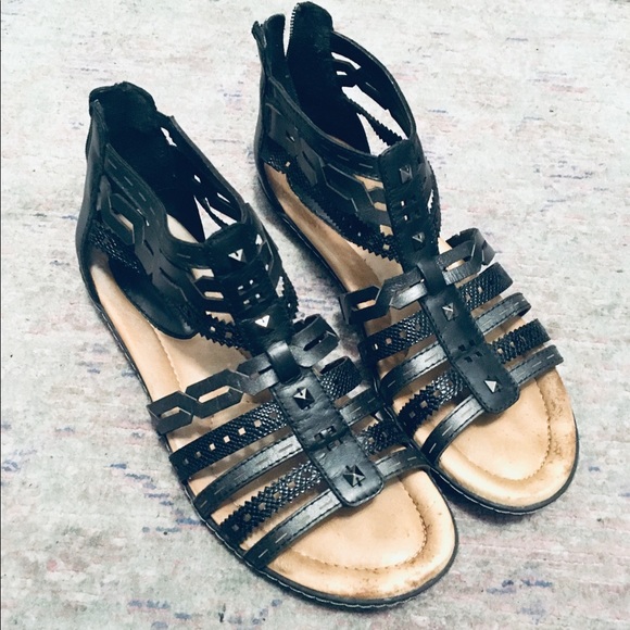 Earth Shoes - Earth black studded gladiator sandals